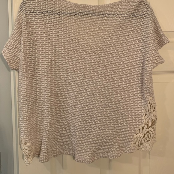 Beige V-neck Top✨ - Picture 3 of 3